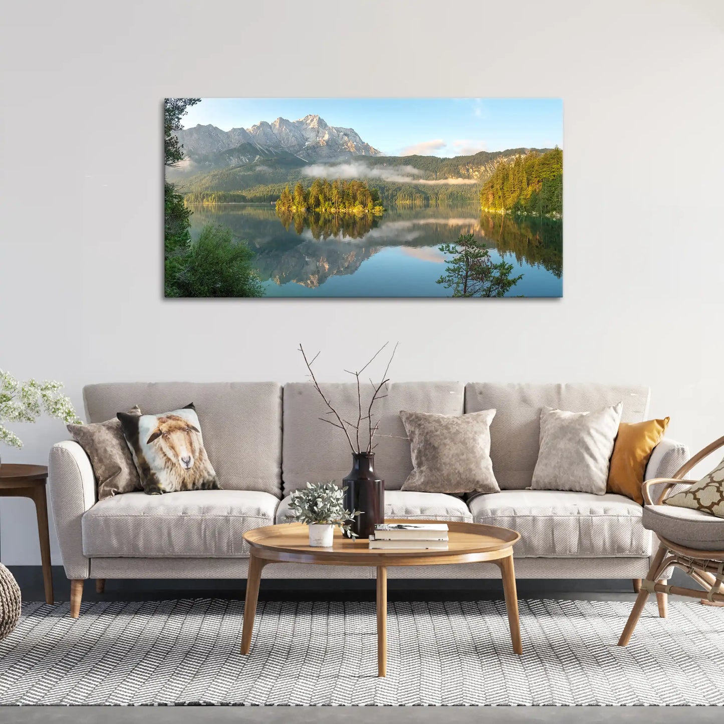Leinwandbild alpine Berge vor einem stillen Bergsee bei Sonnenaufgang