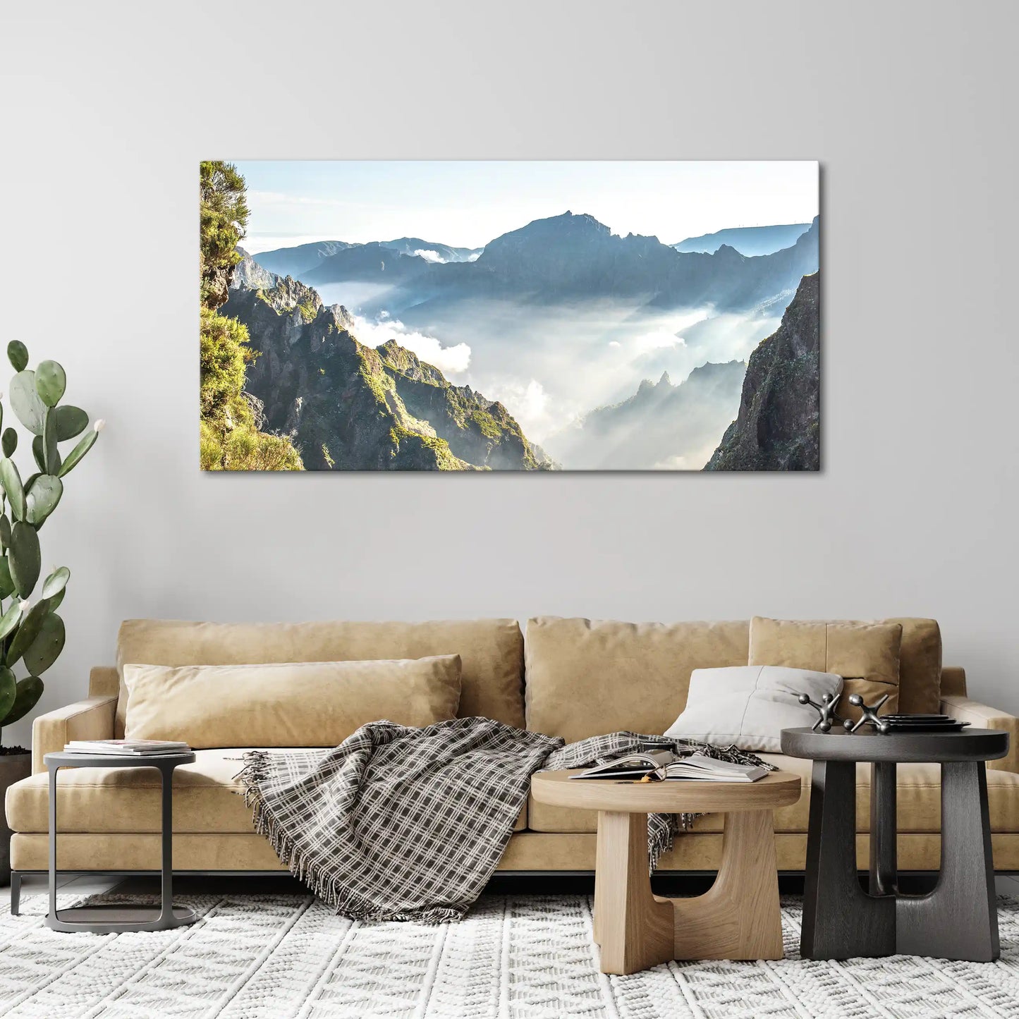 Leinwandbild Morgennebel mit Sonnenstrahlen auf Madeira