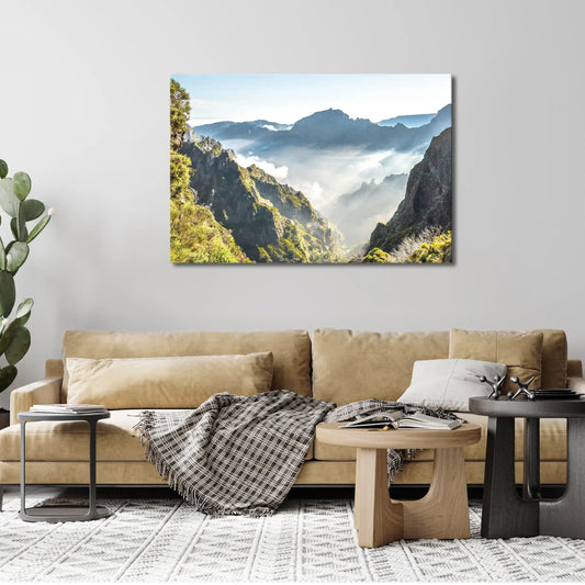 Leinwandbild Morgennebel mit Sonnenstrahlen auf Madeira