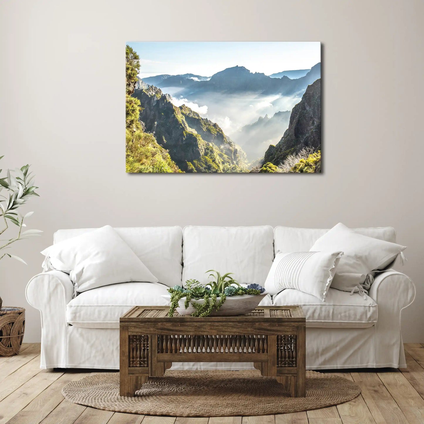Leinwandbild Morgennebel mit Sonnenstrahlen auf Madeira