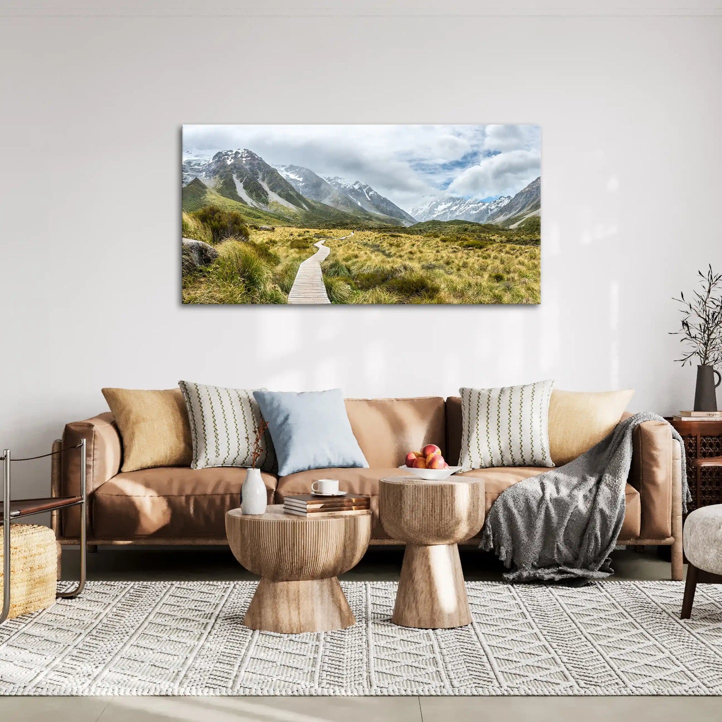 Leinwandbild mit Wanderweg durch alpine Berglandschaft in Neuseeland