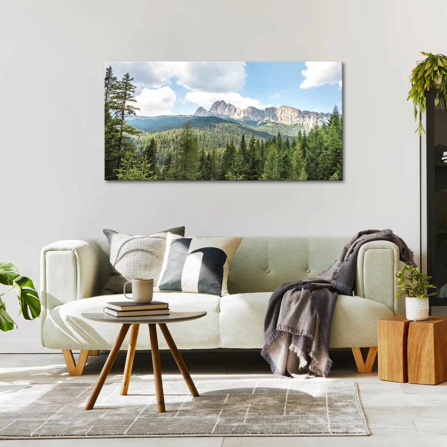 Leinwandbild mit Fichtenwald und Bergen in den Alpen