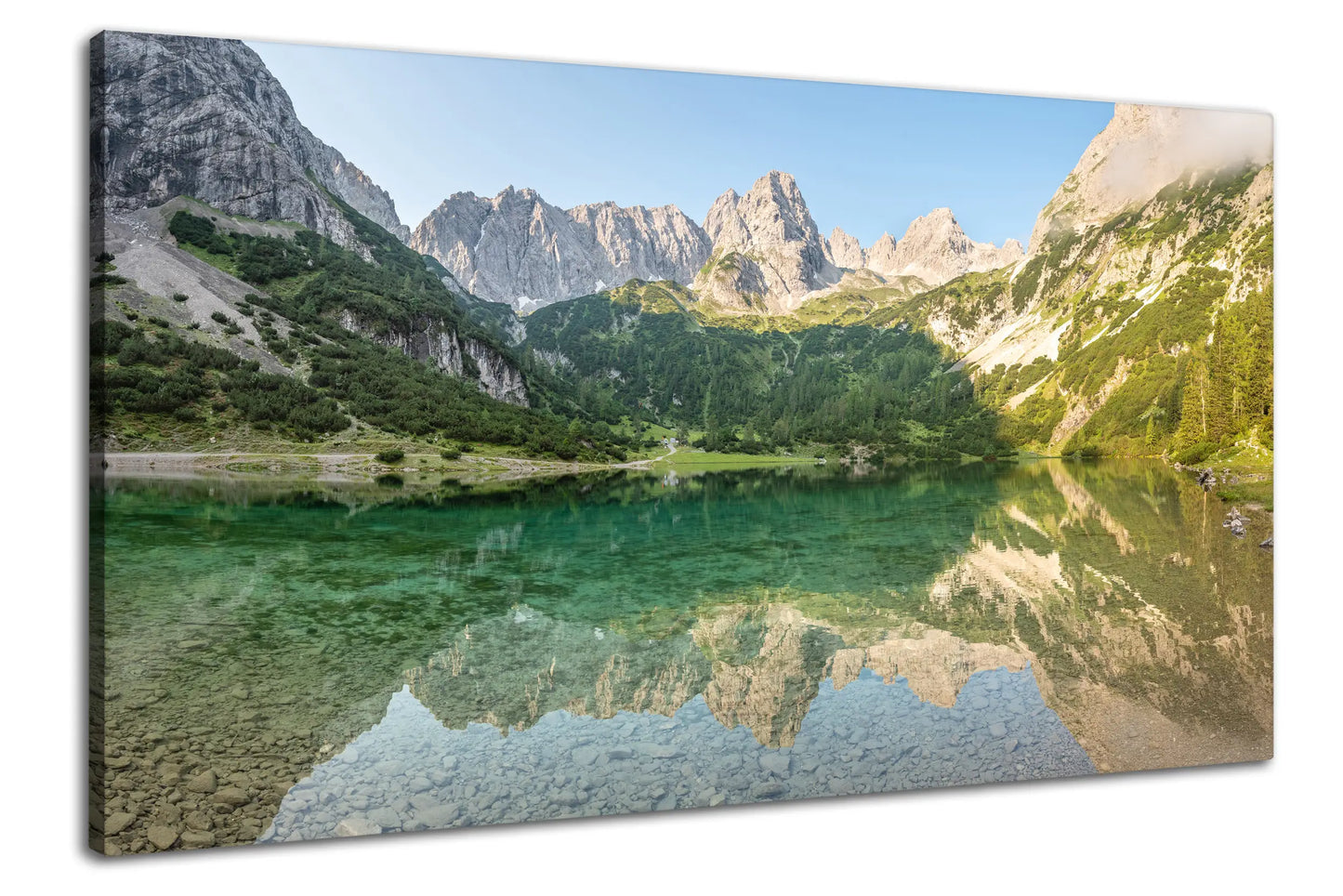 Leinwandbild - Alpine Ruhe am Bergsee