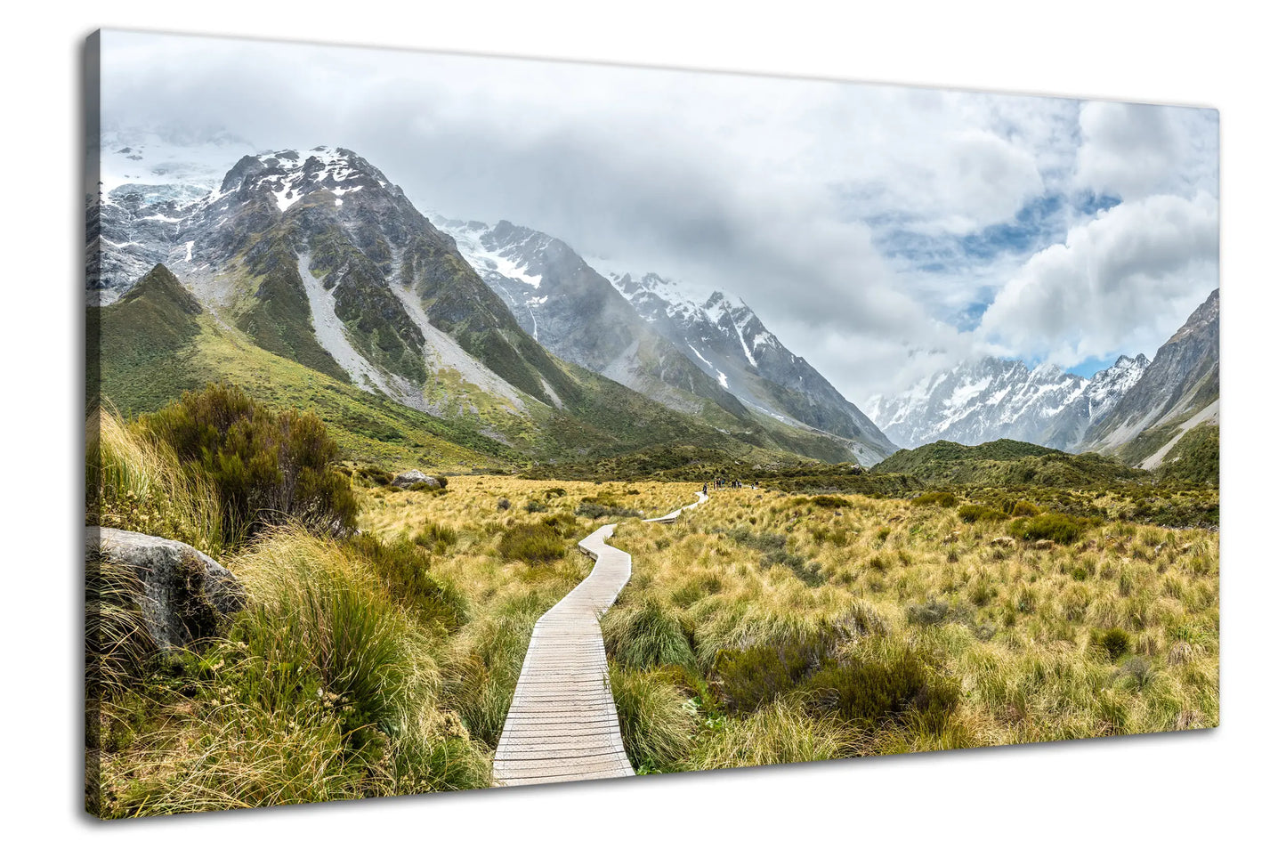 Leinwandbild mit Wanderweg durch alpine Berglandschaft in Neuseeland