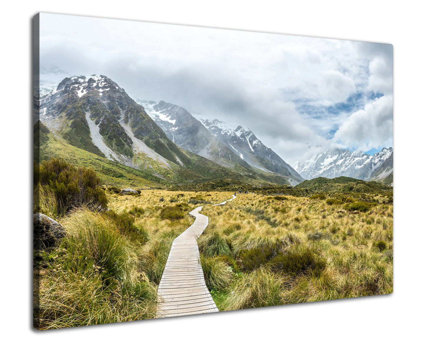Leinwandbild mit Wanderweg durch alpine Berglandschaft in Neuseeland