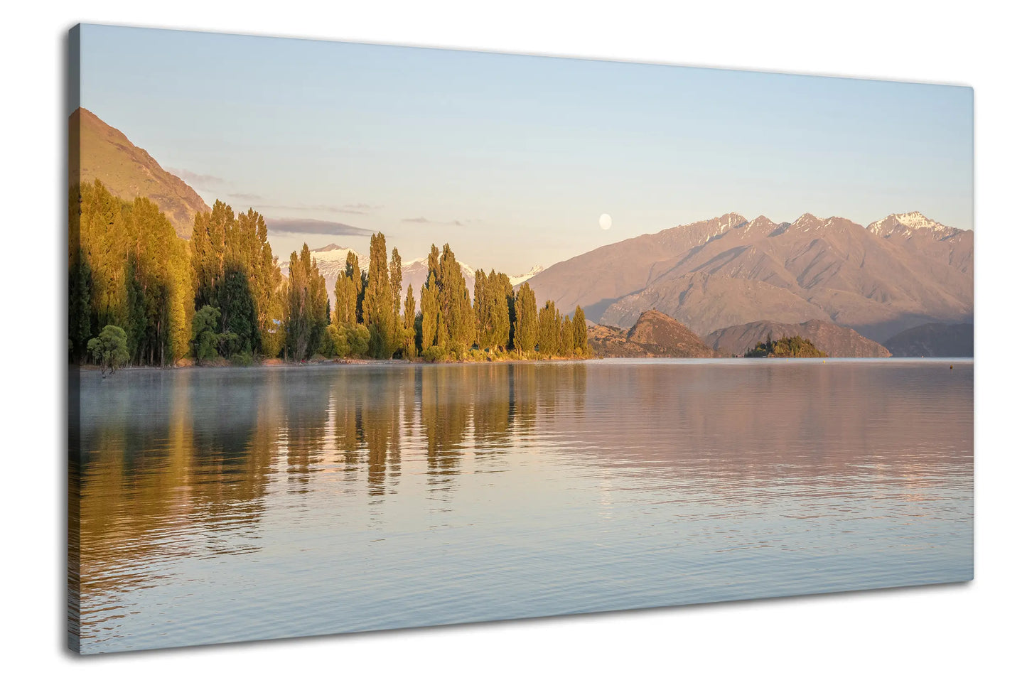 Leinwandbild mit Bergsee in Neuseeland bei Sonnenaufgang und Spiegelung im Wasser