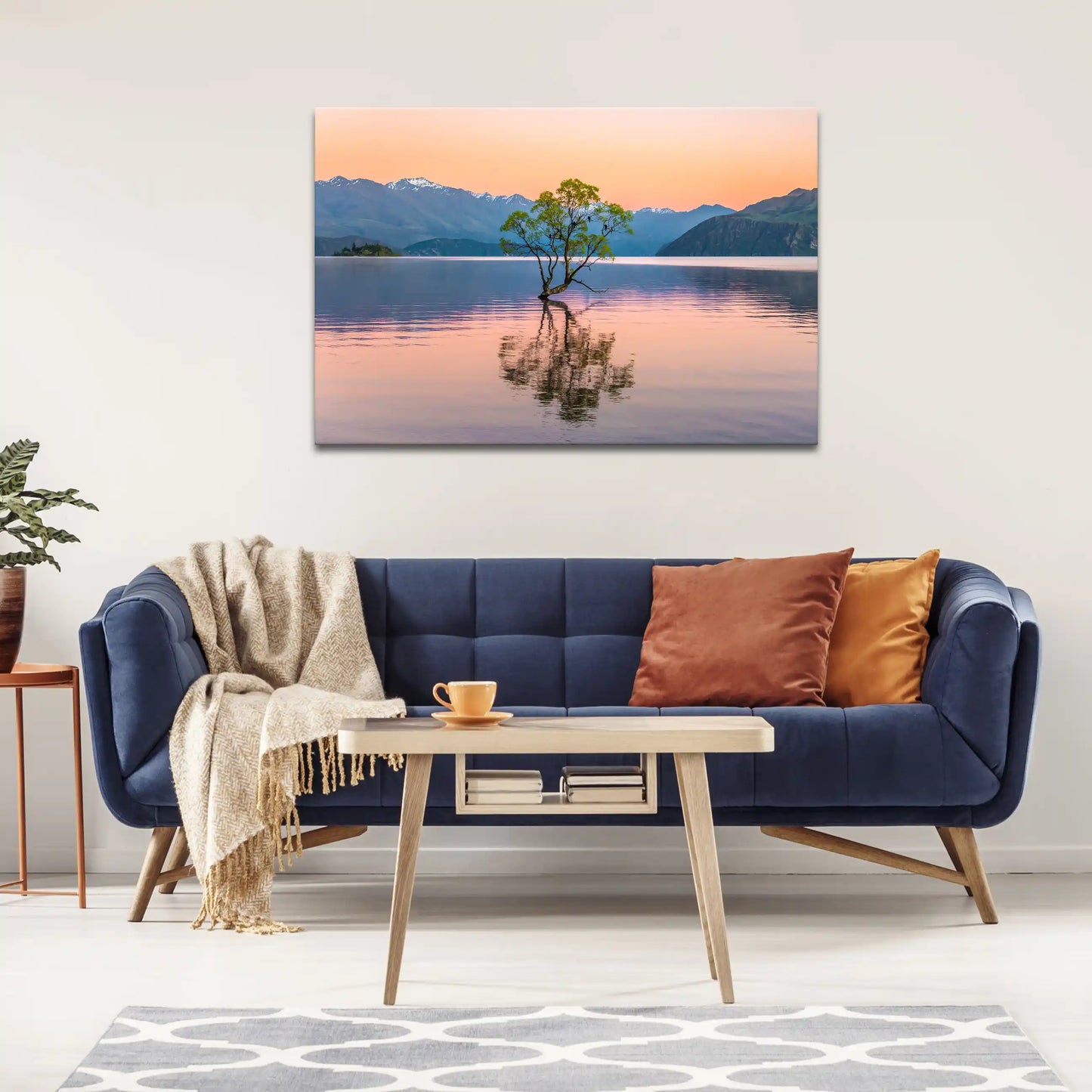 Leinwandbild mit dem Wanaka Tree im stillen Bergsee bei Sonnenaufgang