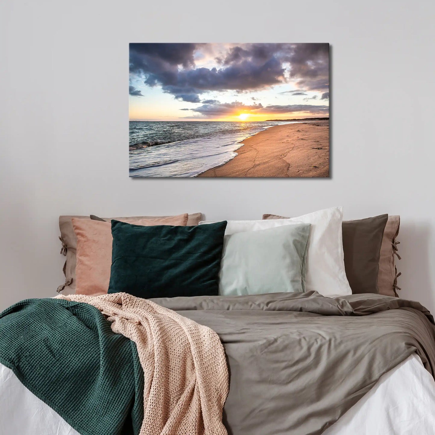 Leinwandbild Strand im Sonnenaufgang am Meer
