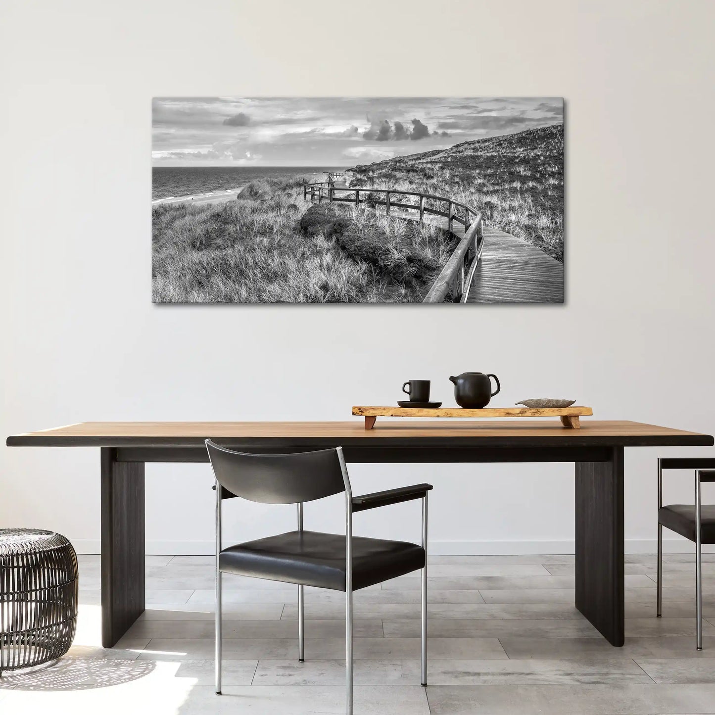 Leinwandbild Holzsteg in Düne an der Nordsee in schwarz weiß