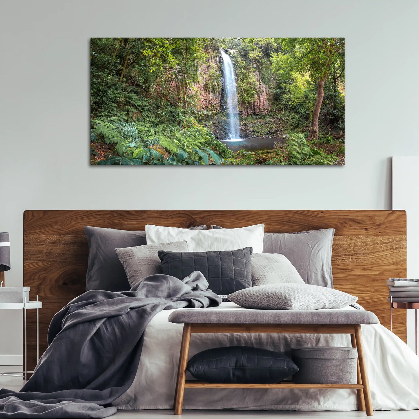 Leinwandbild Wald und Urwald an einem Wasserfall