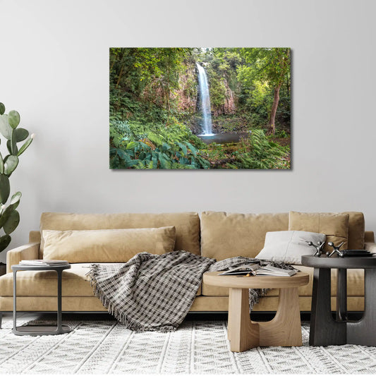 Leinwandbild Wald und Urwald an einem Wasserfall