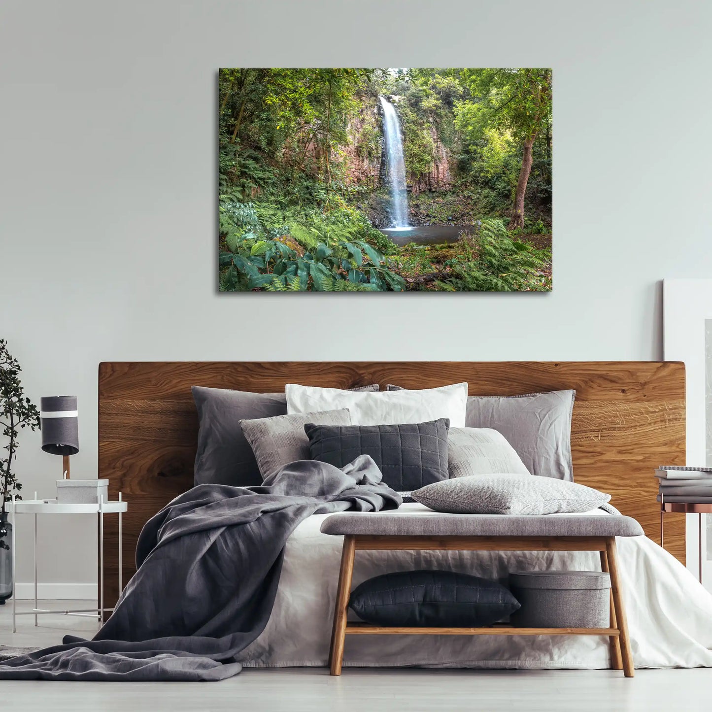 Leinwandbild Wald und Urwald an einem Wasserfall