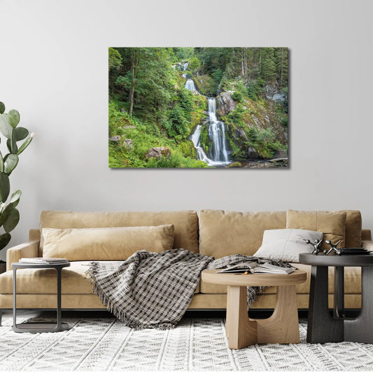 Leinwandbild mit Wasserfall im Schwarzwald umgeben von dichtem Wald