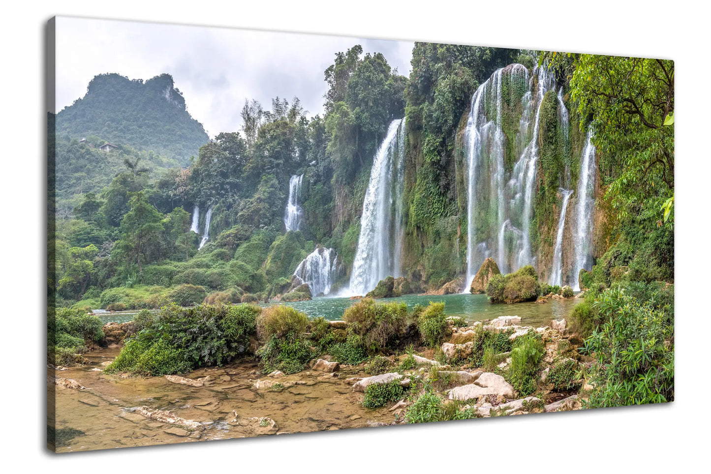 Leinwandbild natürliche Wasserfälle im tropischen Vietnam