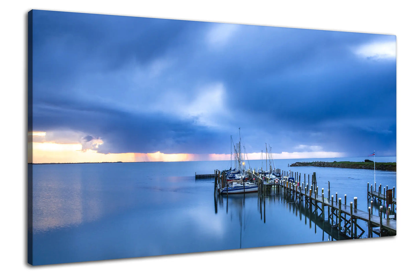 Leinwandbild Hafen am Meer bei Sonnenaufgang blaue Stunde