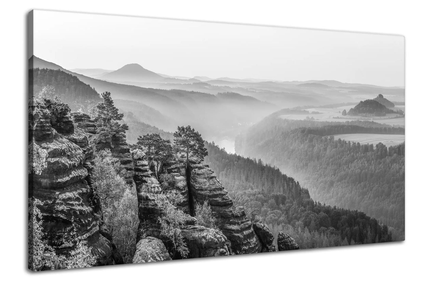 Leinwandbild Sonnenaufgang im Elbtal mit Felsen in schwarz weiß