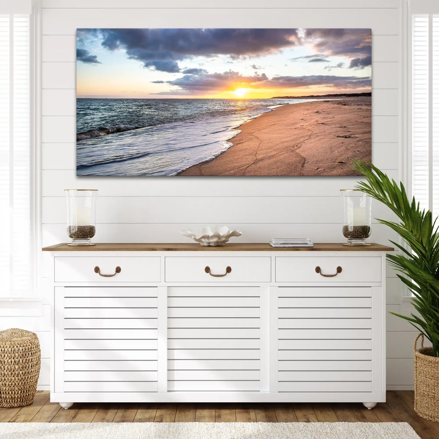 Wandbild Strand im Sonnenaufgang am Meer über Kommode in Wohnzimmer