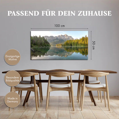 Leinwandbild alpine Berge vor einem stillen Bergsee bei Sonnenaufgang
