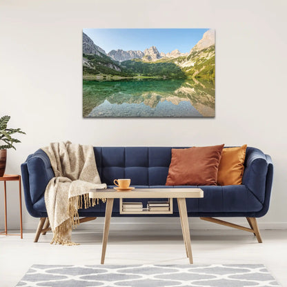 Leinwandbild - Alpine Ruhe am Bergsee