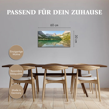 Leinwandbild - Alpine Ruhe am Bergsee