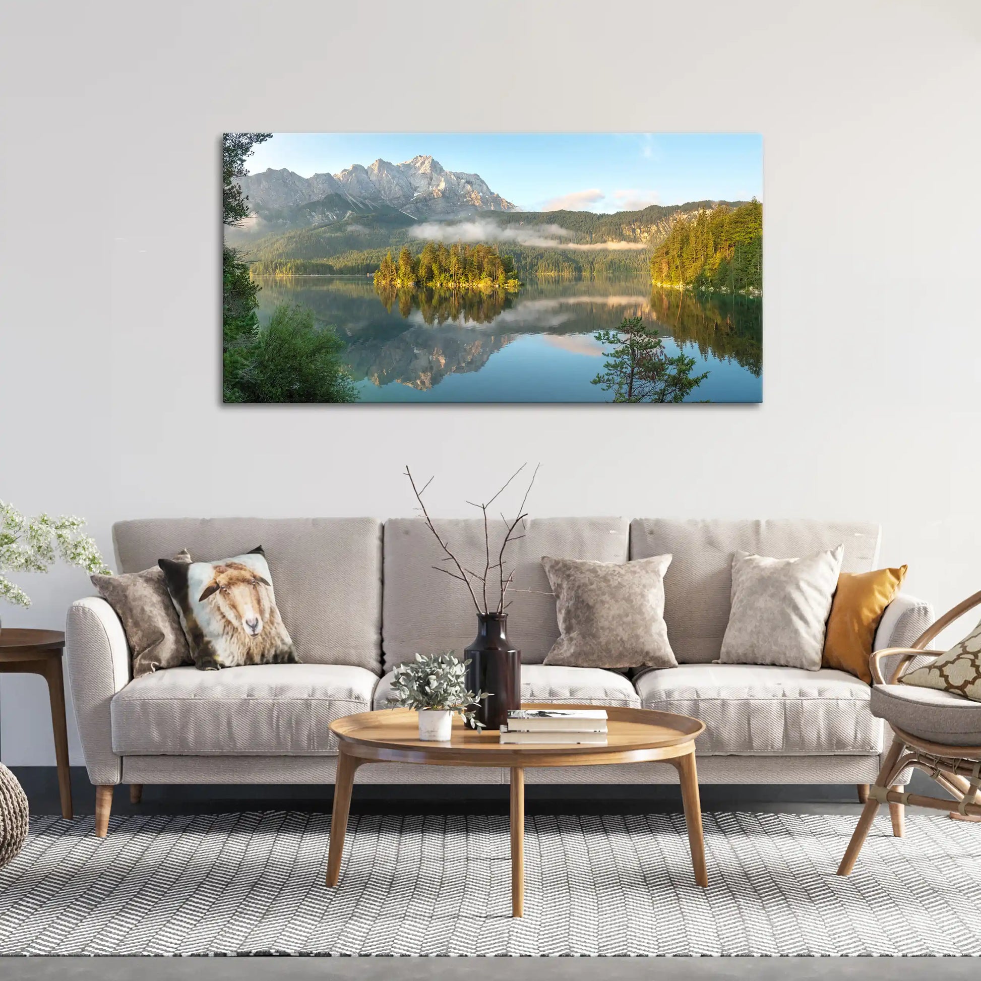 Leinwandbild alpine Berge vor einem stillen Bergsee bei Sonnenaufgang
