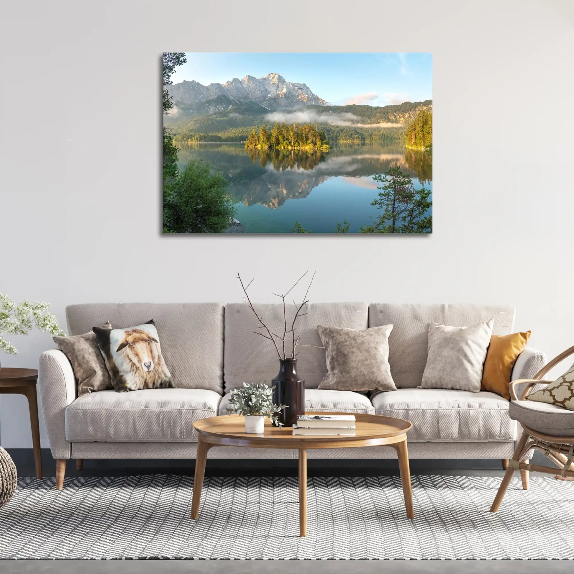 Leinwandbild alpine Berge vor einem stillen Bergsee bei Sonnenaufgang