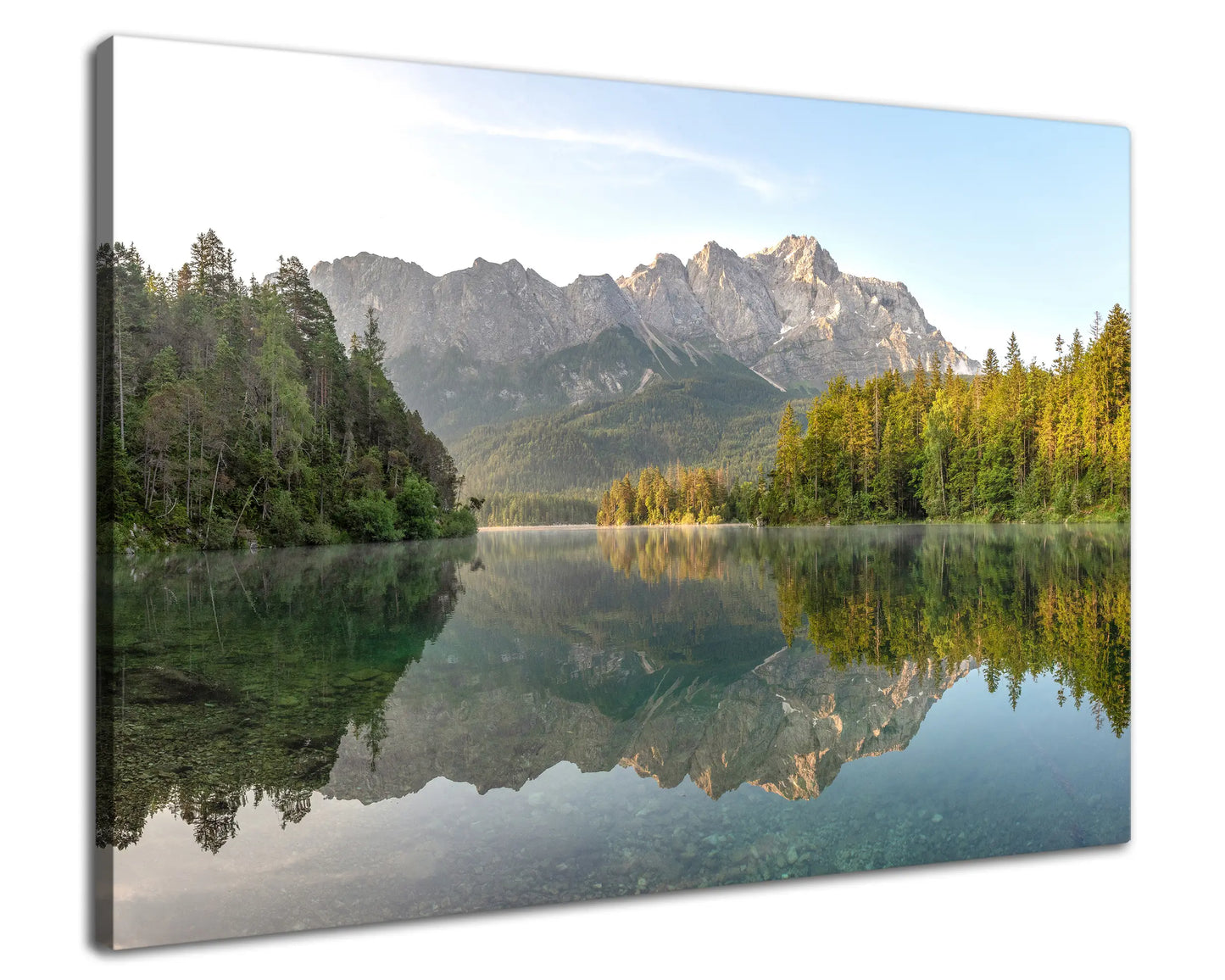 Leinwandbild alpine Berge vor einem stillen Bergsee bei Sonnenaufgang