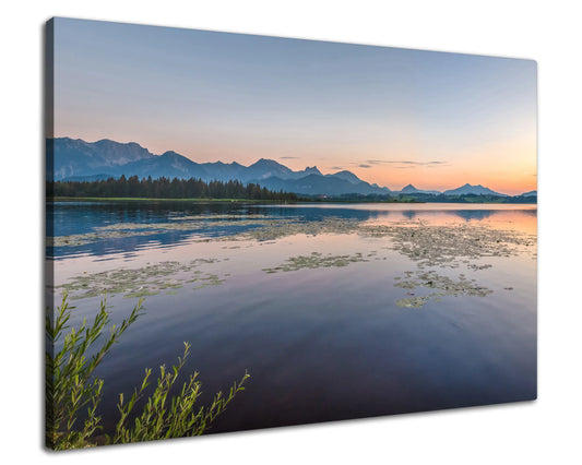 Leinwandbild - Abendstille am Alpenrand