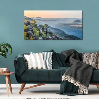 Leinwandbild Sonnenaufgang im Elbtal mit Felsen und Wald