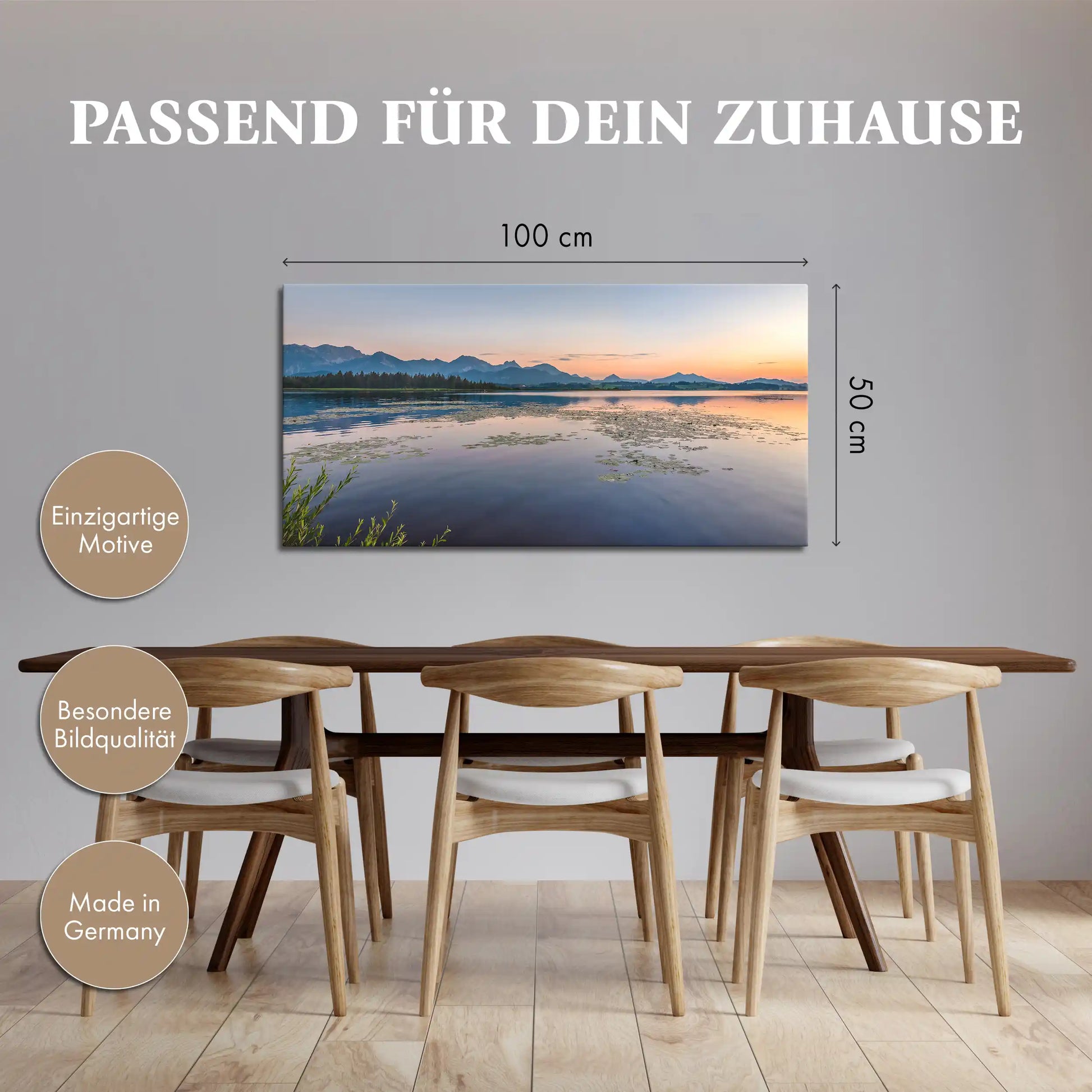 Leinwandbild See bei Sonnenuntergang und Bergen im Hintergrund