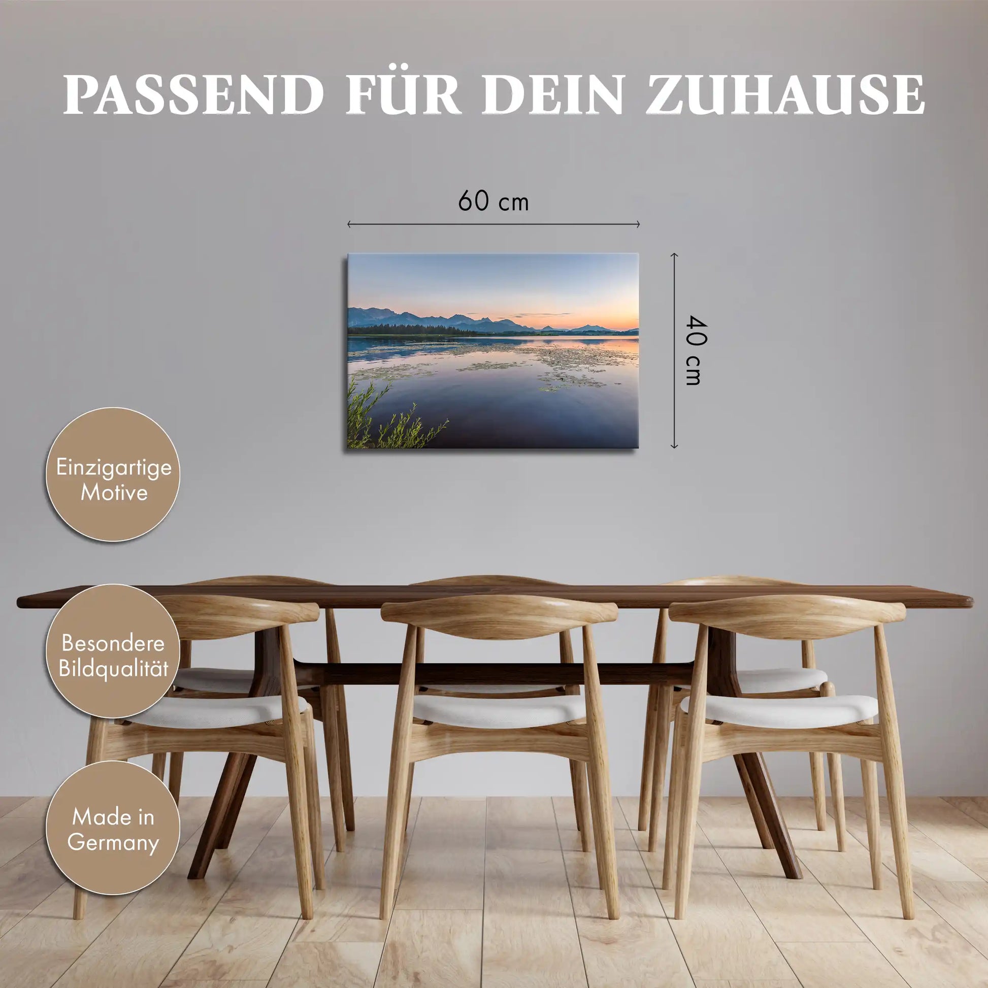 Leinwandbild See bei Sonnenuntergang und Bergen im Hintergrund