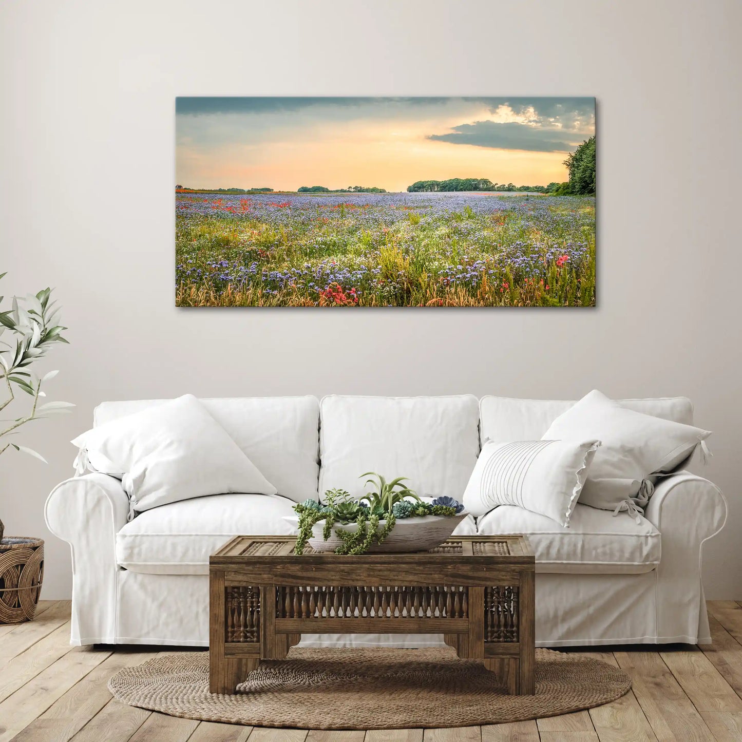 Leinwandbild einer bunten Blumen Wiese im Sonnenuntergang