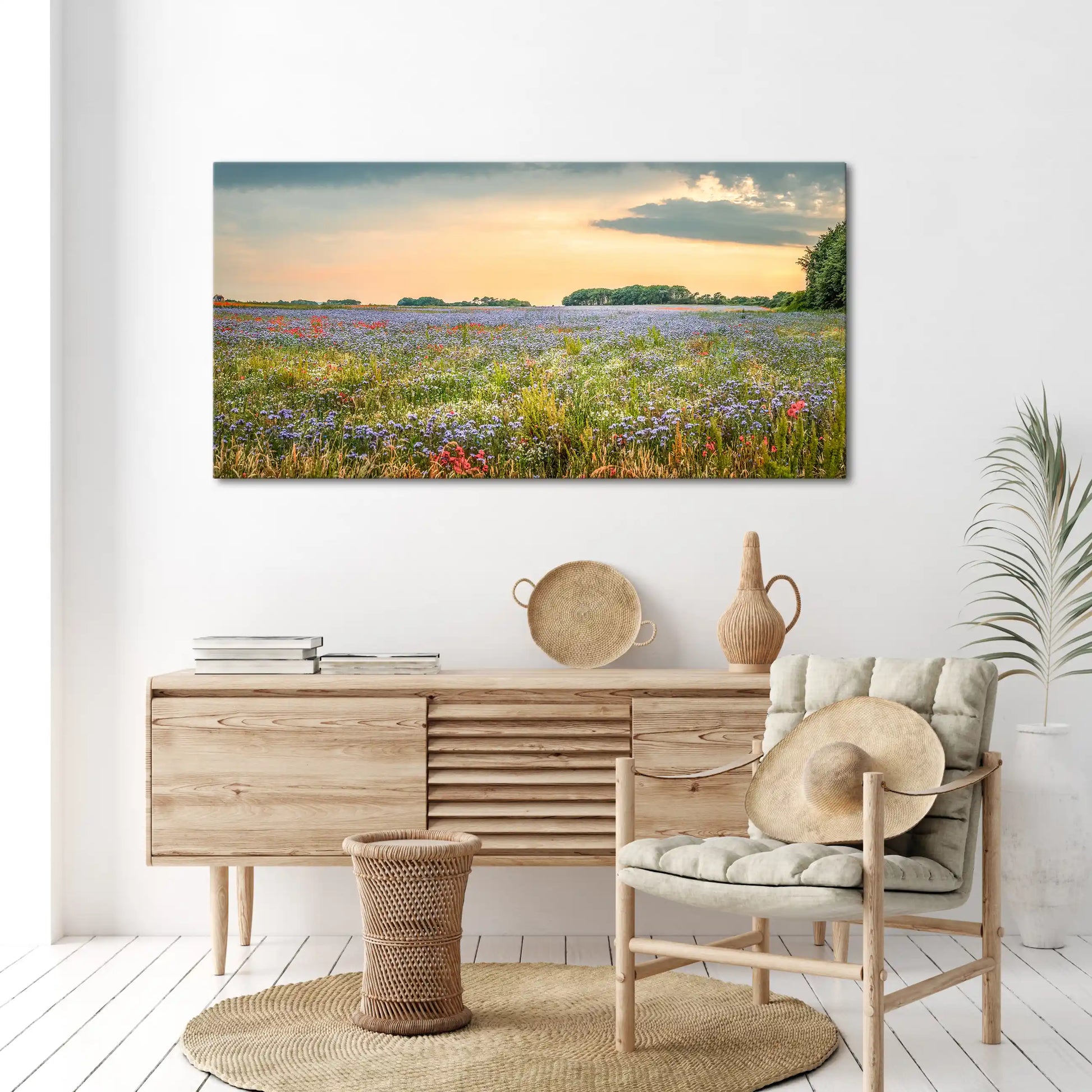 Leinwandbild einer bunten Blumen Wiese im Sonnenuntergang