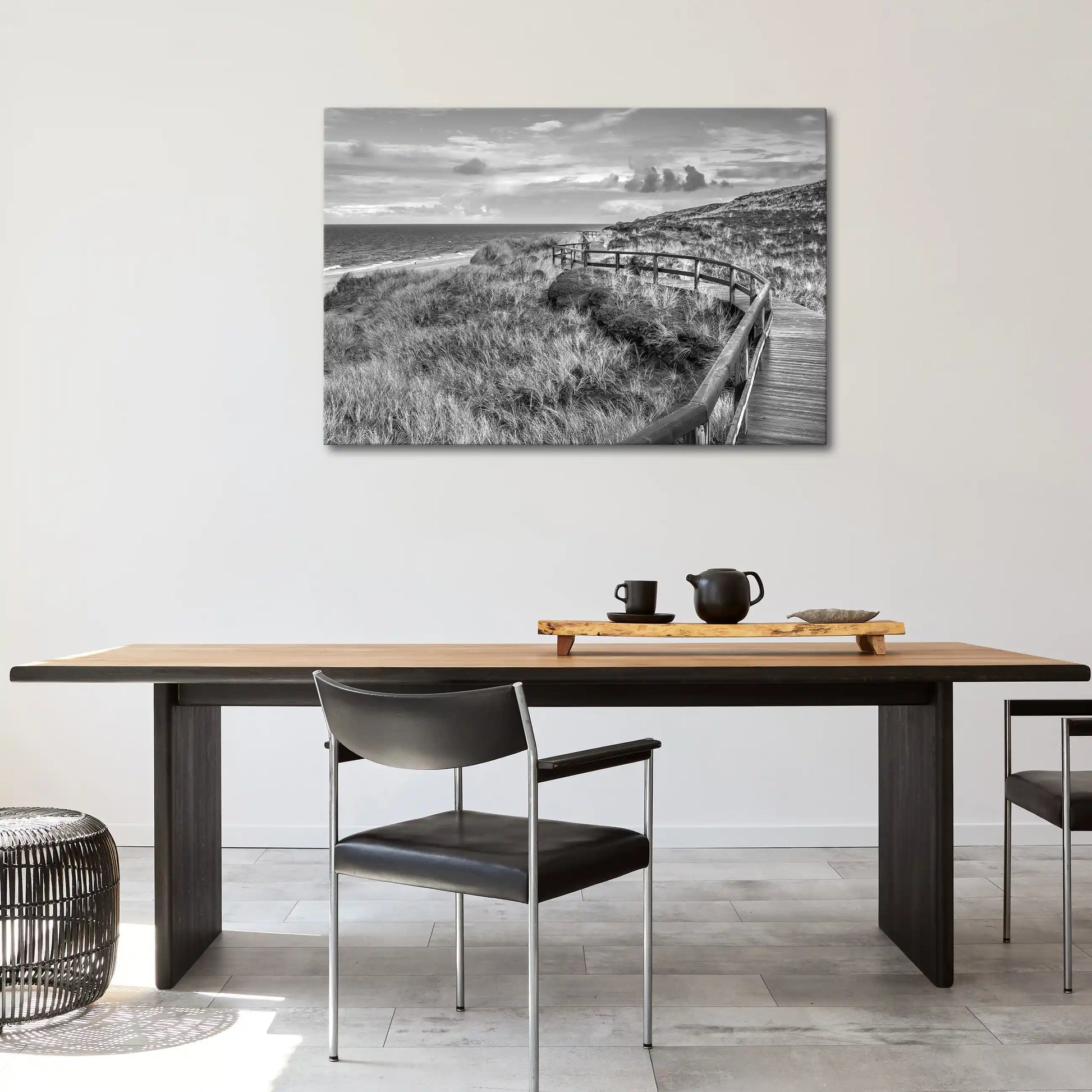 Leinwandbild Holzsteg in Düne an der Nordsee in schwarz weiß