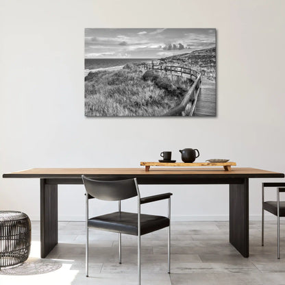 Leinwandbild Holzsteg in Düne an der Nordsee in schwarz weiß