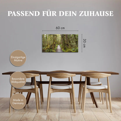Leinwandbild mit Holzsteg durch dichten Regenwald