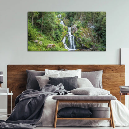 Leinwandbild mit Wasserfall im Schwarzwald umgeben von dichtem Wald