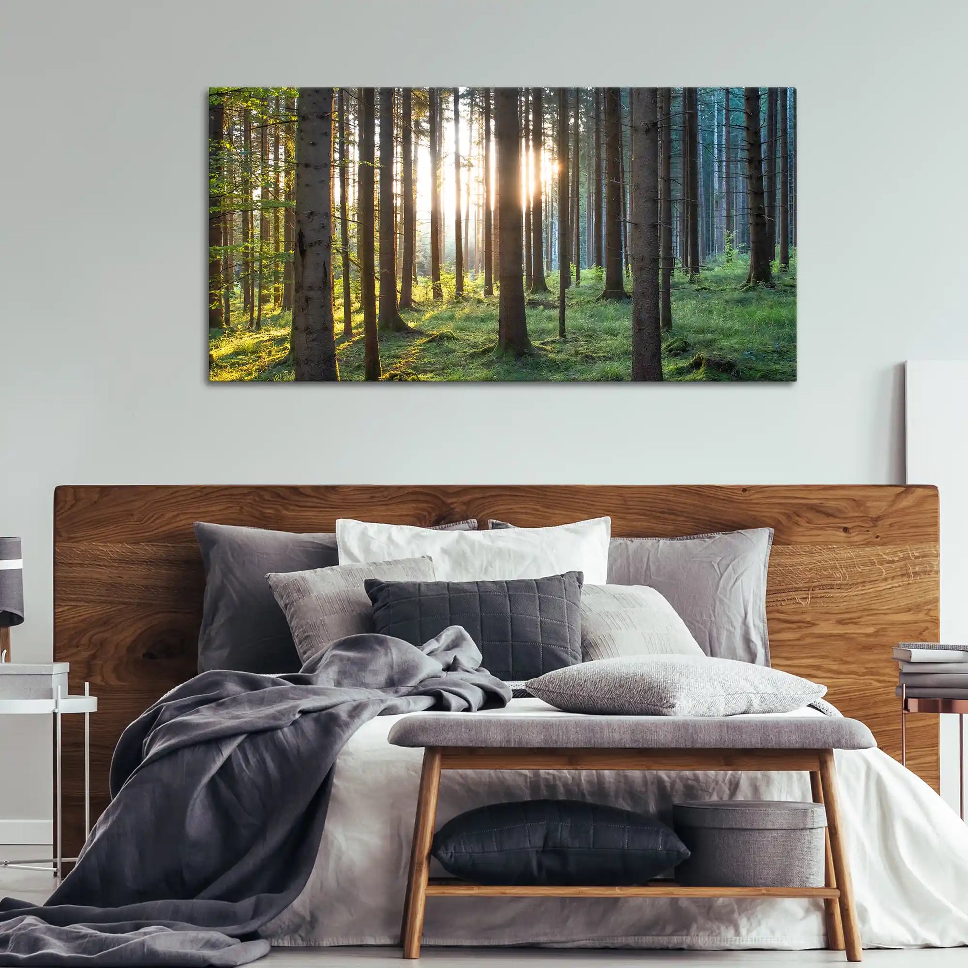 Wandbild grüner Wald im Sonnenaufgang über Bett im Schlafzimmer